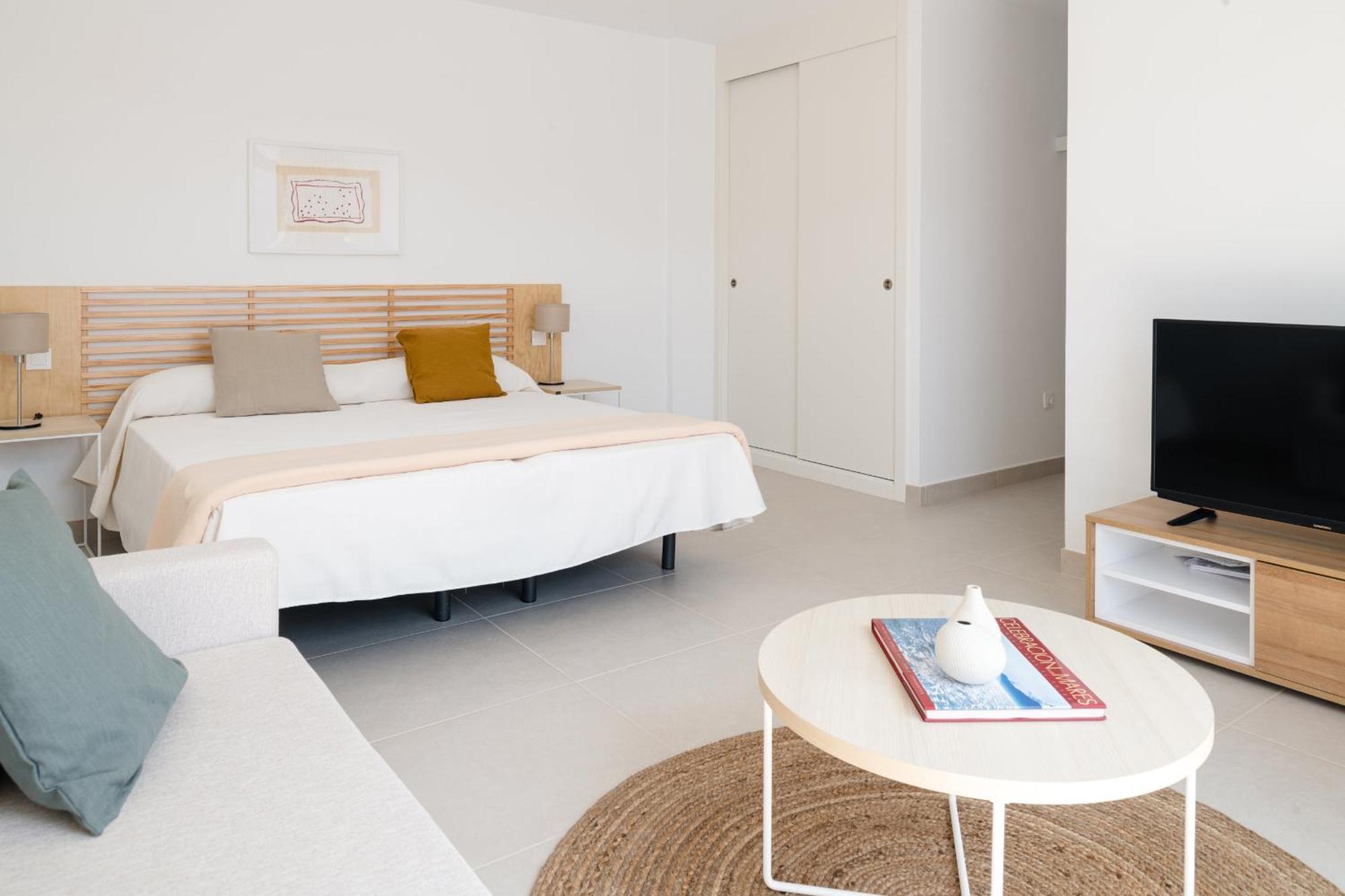 Blanca - Vipvipvillas *