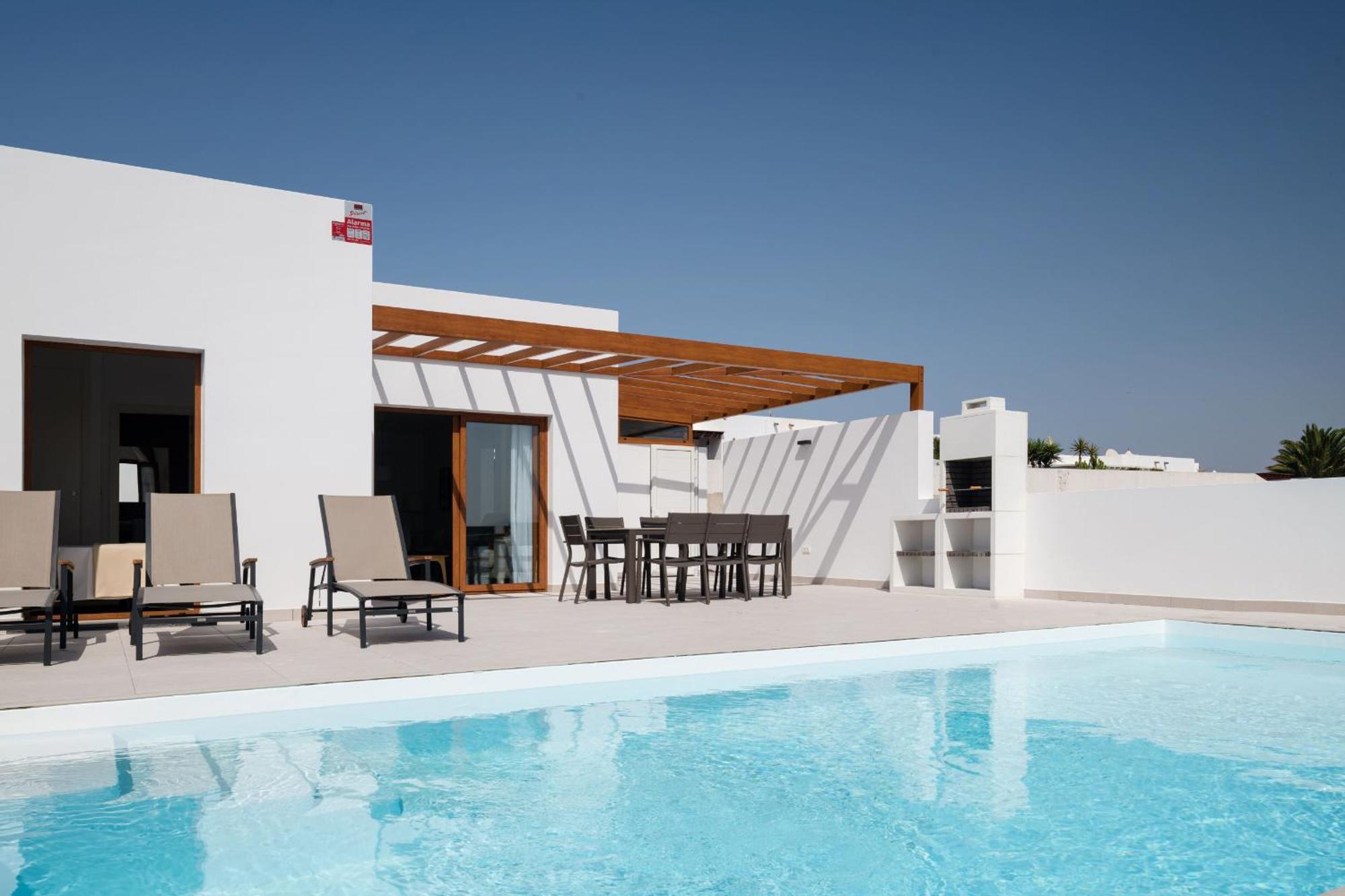 Blanca - Vipvipvillas *