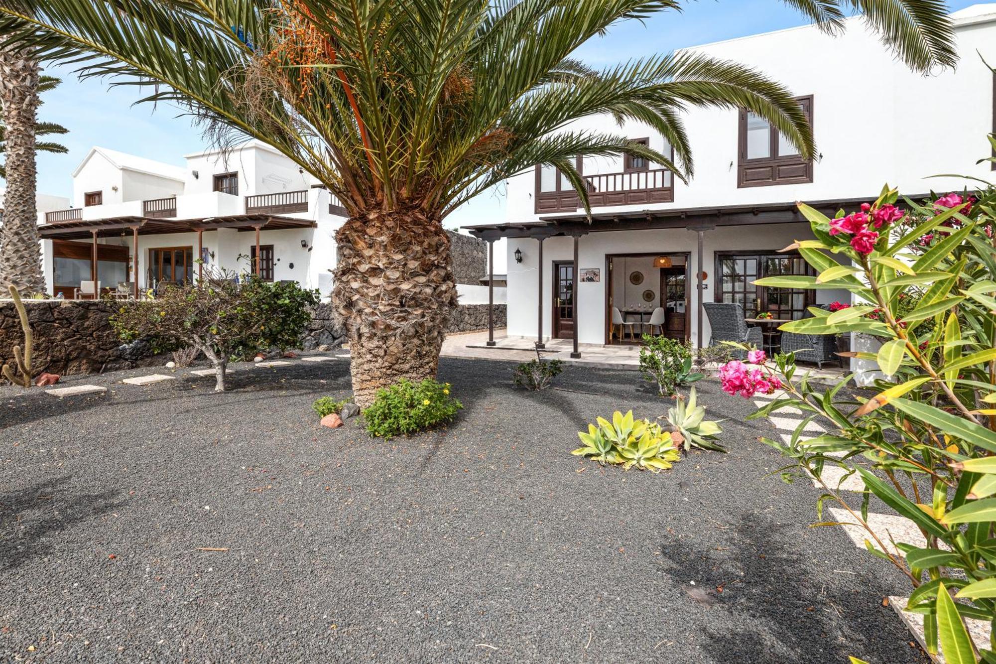 Home2book Serene Canary Style House, Garden & Pool Holiday home