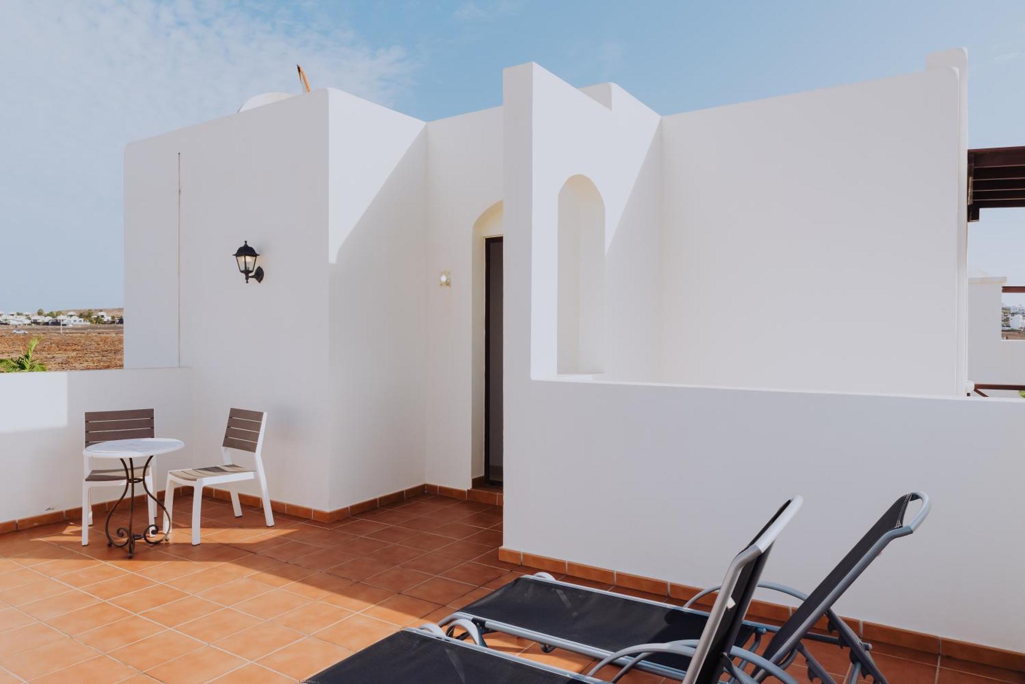 Lanzarote Deluxe & Pool Villa *