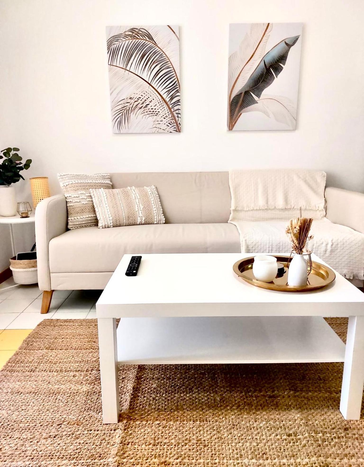 Golden Sun Apartment *