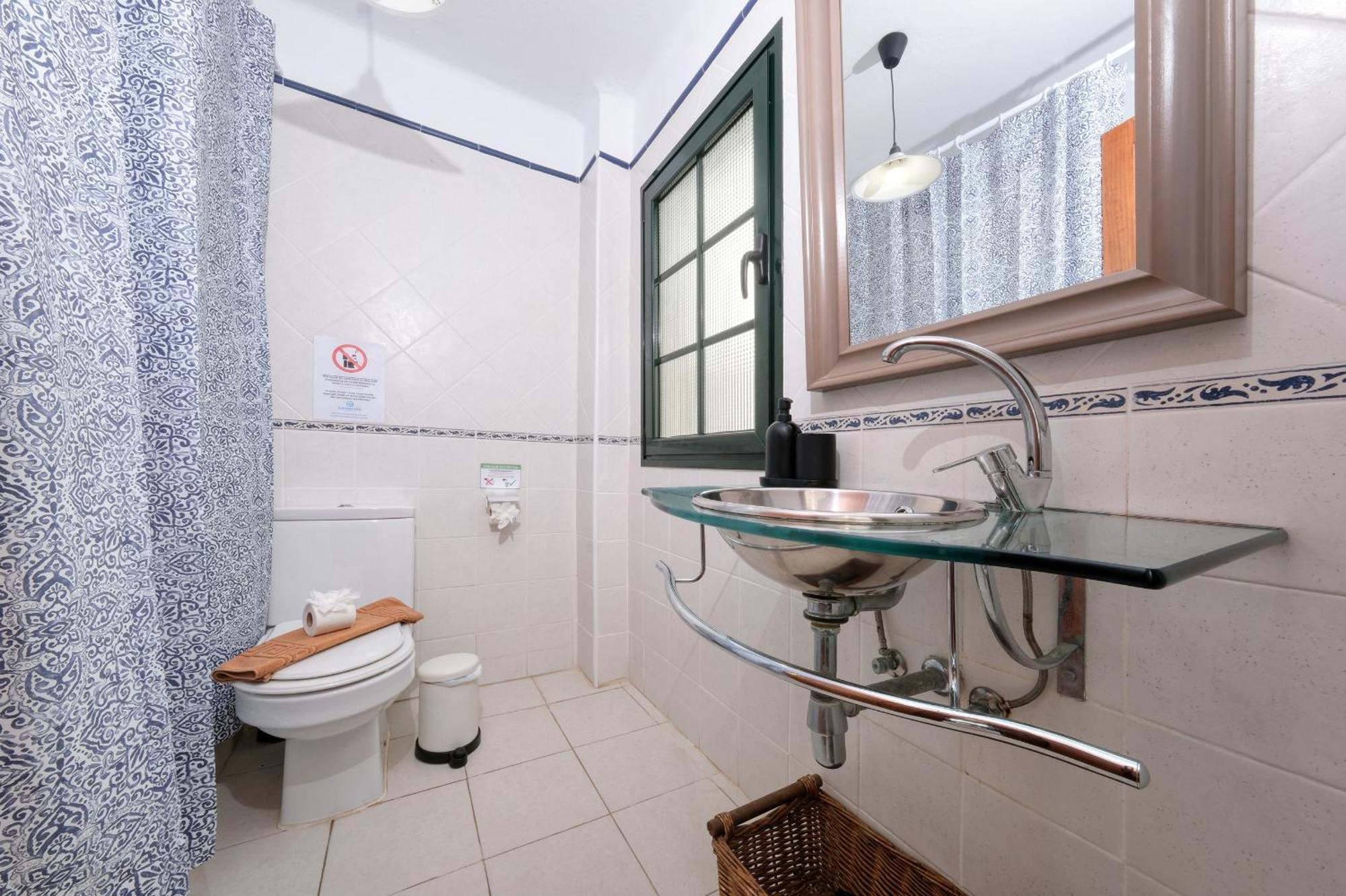 Casa Hibiscus - Shared Pool - Close To Seafront Promenade Holiday home *