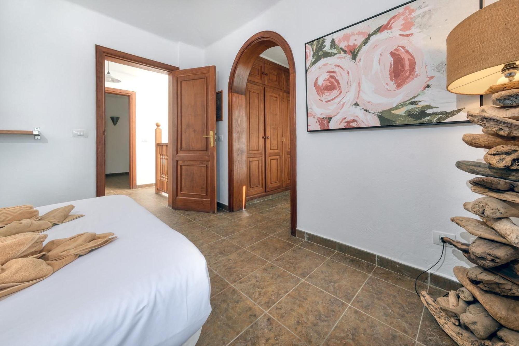 Casa Hibiscus - Shared Pool - Close To Seafront Promenade Holiday home *