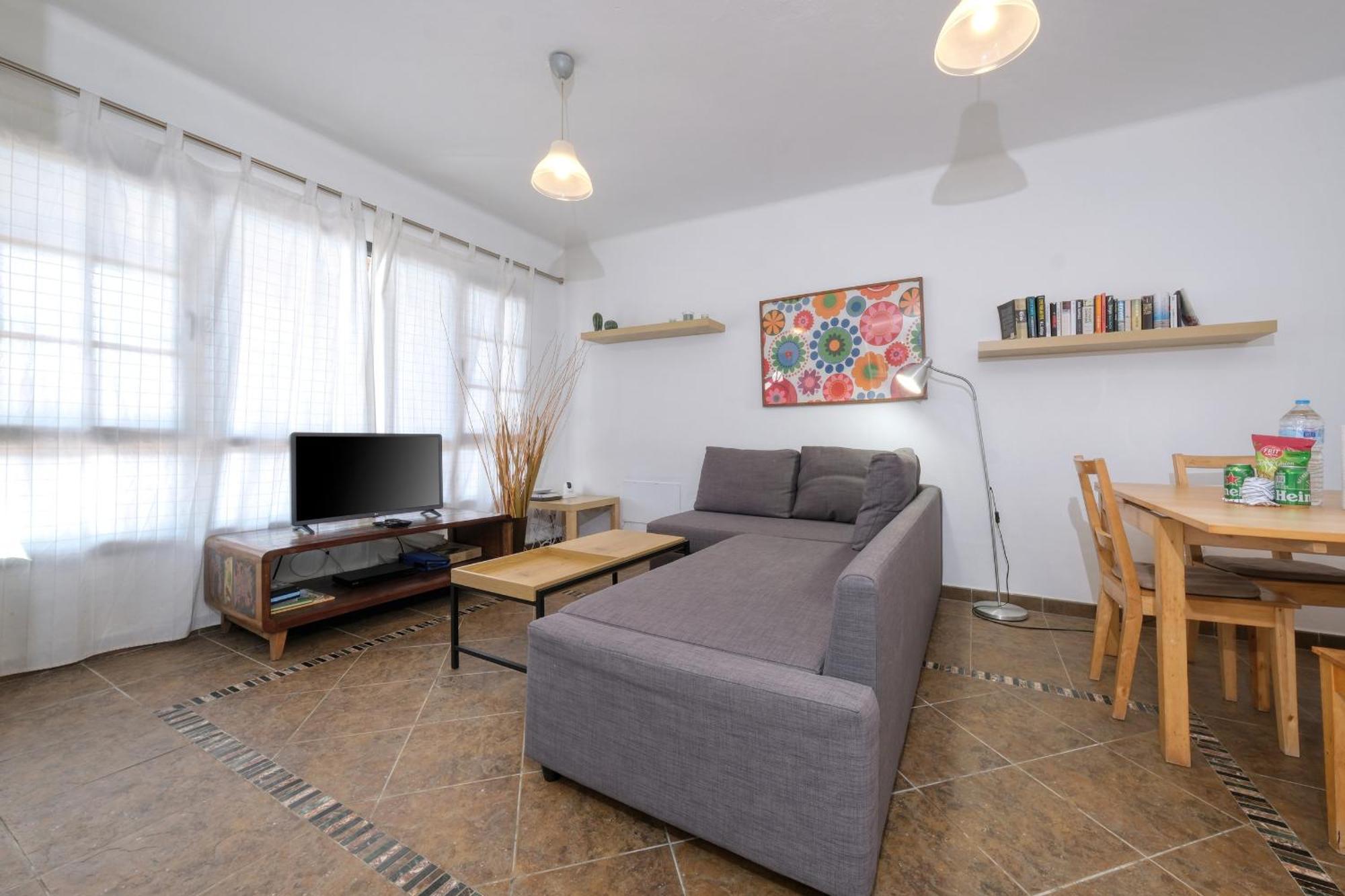 Casa Hibiscus - Shared Pool - Close To Seafront Promenade *