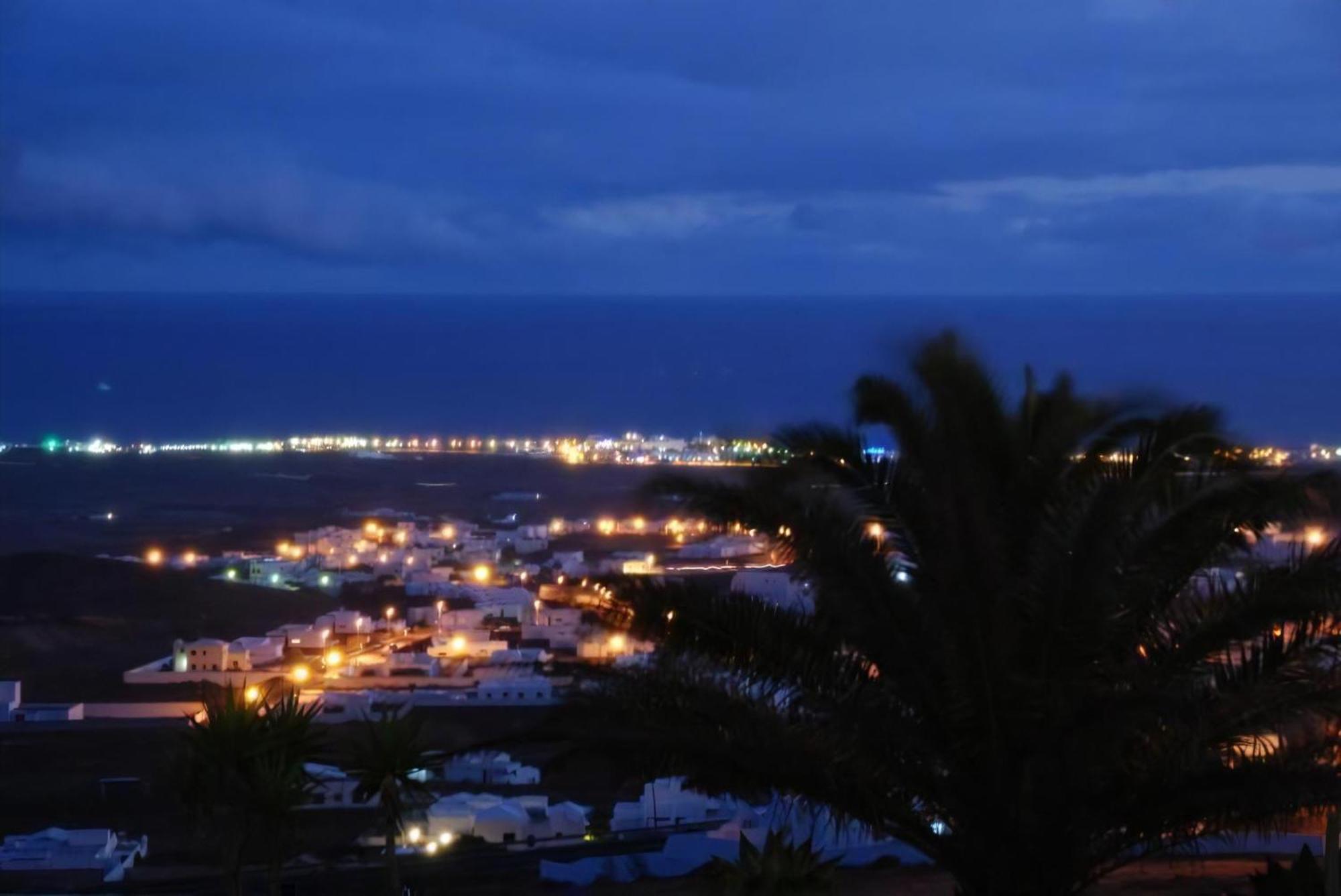 Grosses Mit Meerblick Auf Lanzarote Tías