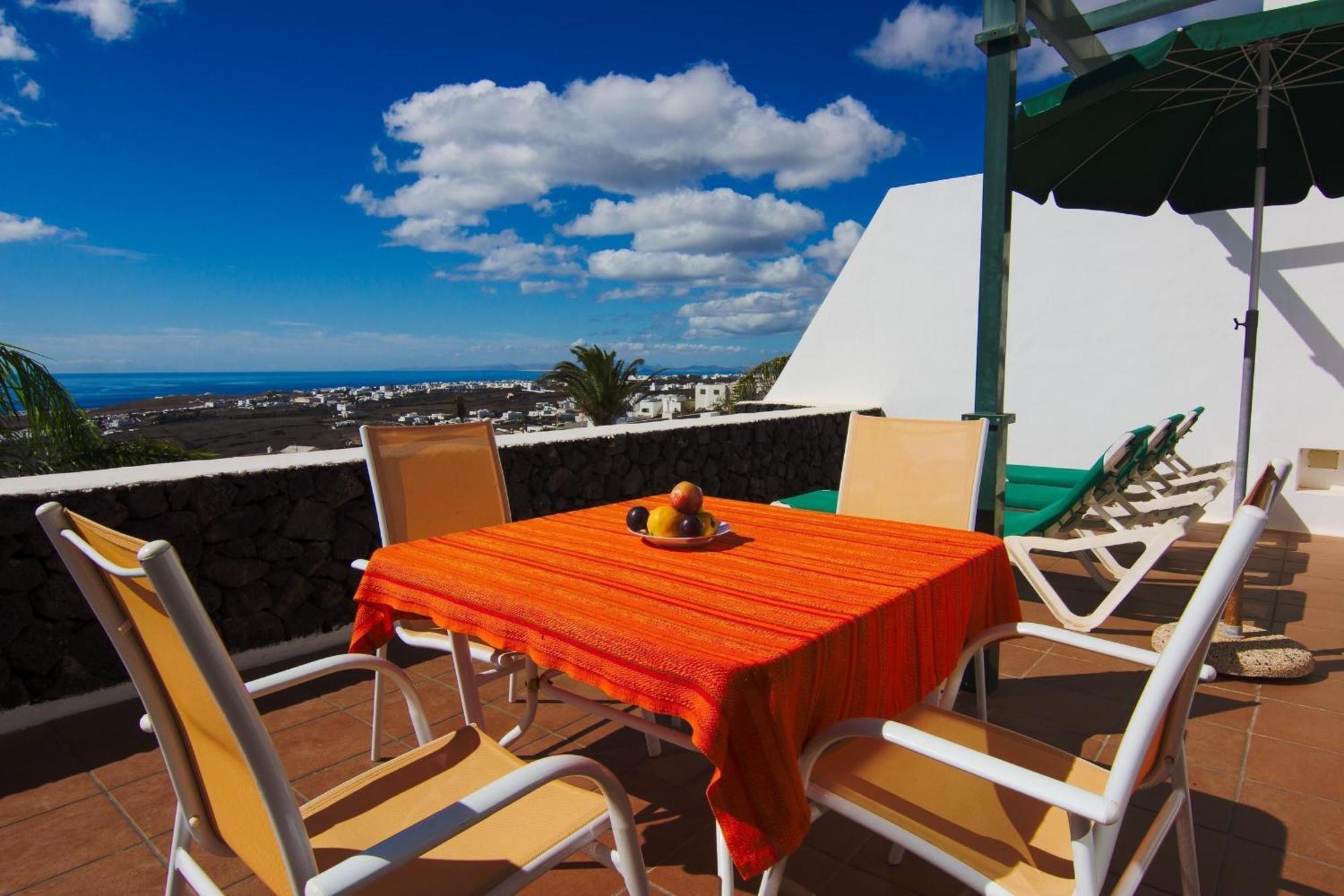 Grosses Mit Meerblick Auf Lanzarote * Tías