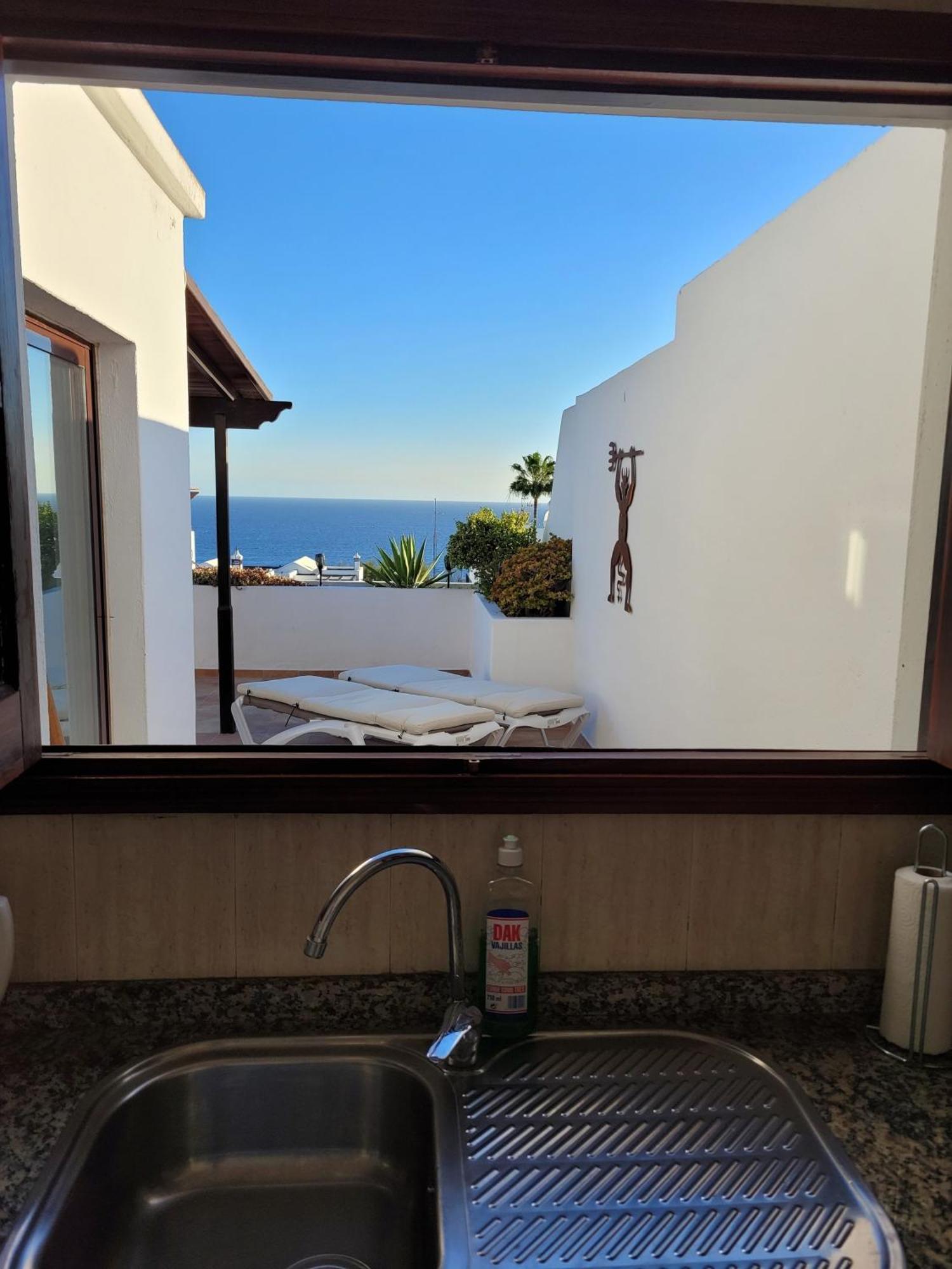 25 Apartment *