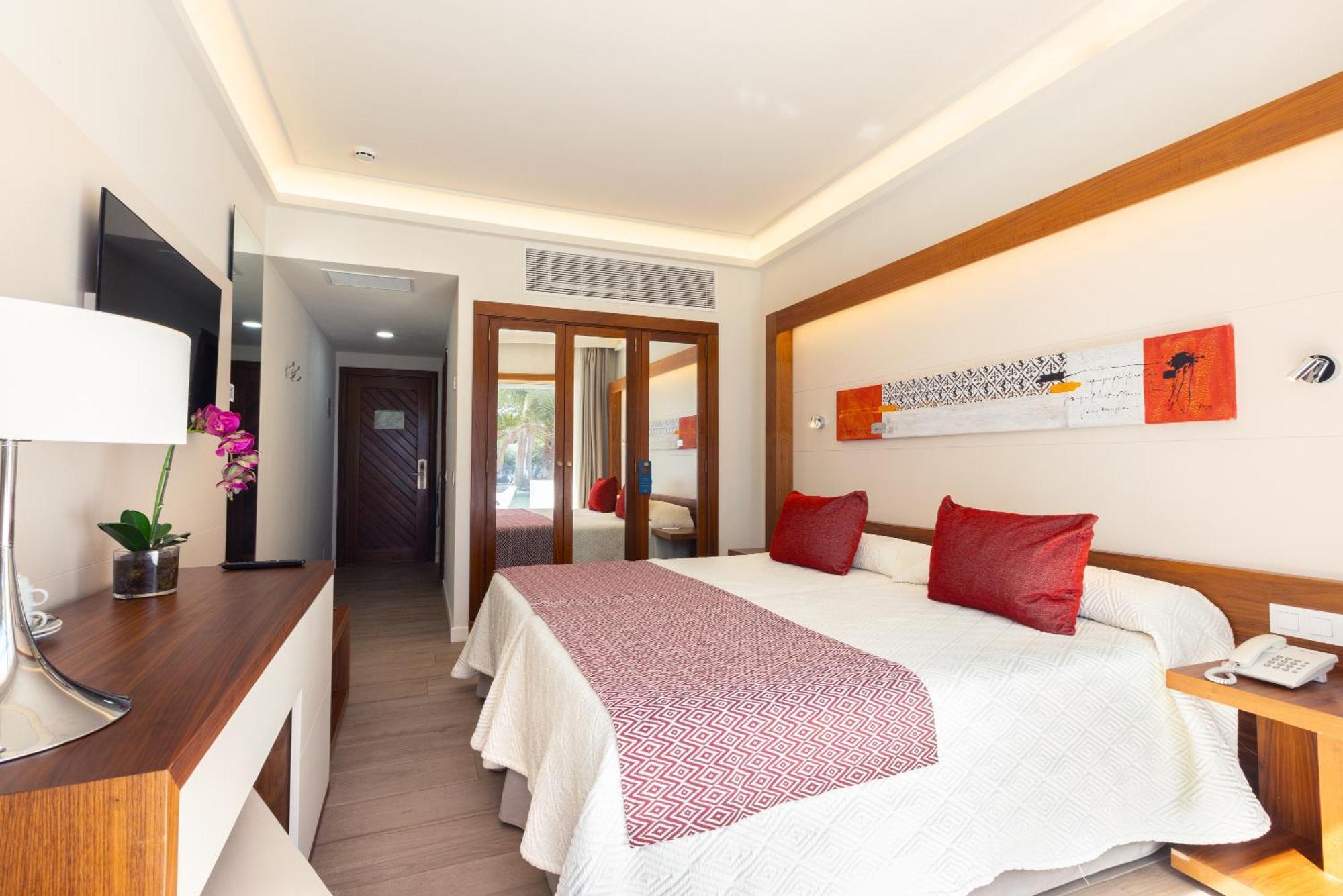 Hotel Hipotels La Geria 4*