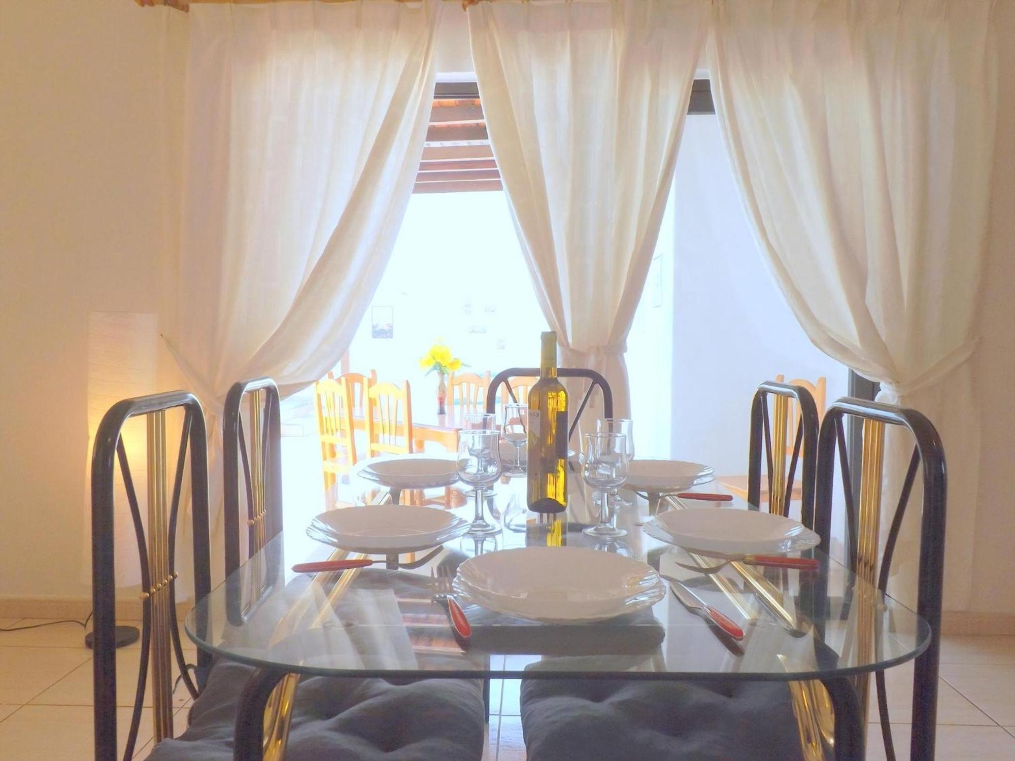 Villa Centrally Located Rupert 3 Bedrooms Private Pool Close To Amenities Puerto Del Carmen *