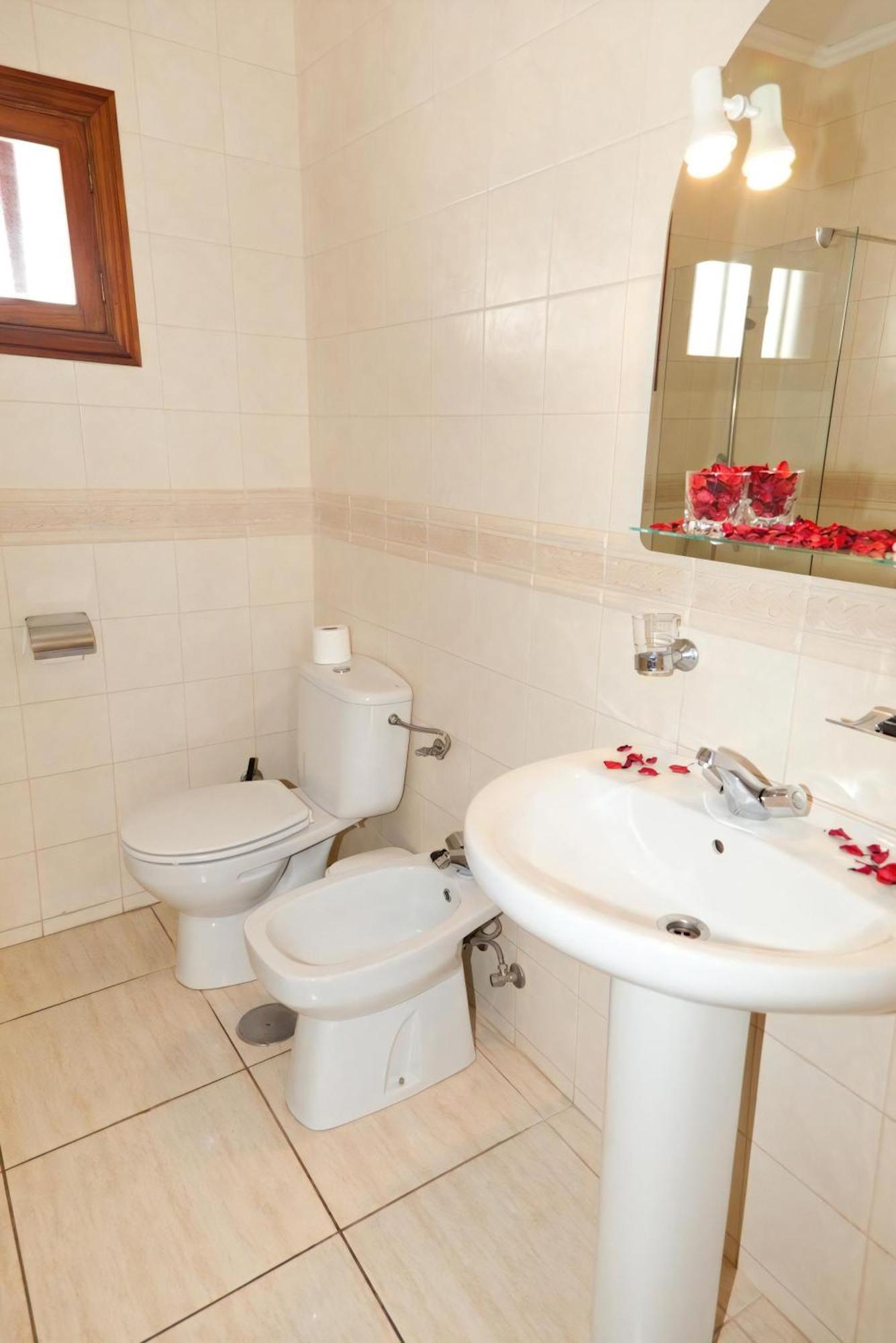 Centrally Located Rupert 3 Bedrooms Private Pool Close To Amenities Puerto Del Carmen * Tías