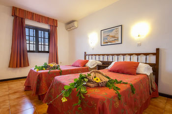 Ona Brisas Apartahotel 4*