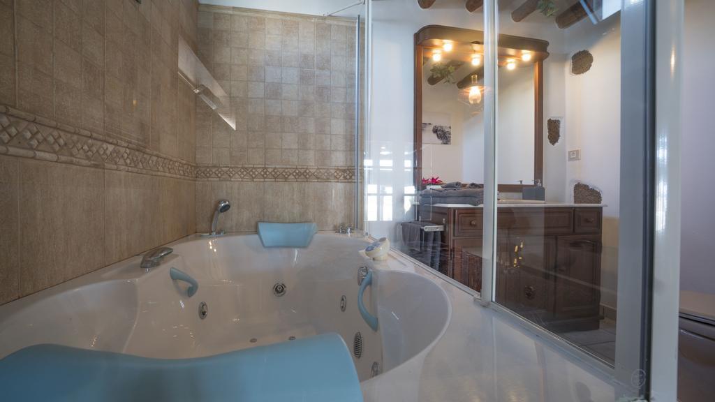 With Amazing Views, Jacuzzi And Private Pool Holiday home