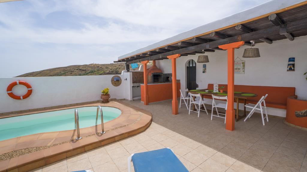 With Amazing Views, Jacuzzi And Private Pool San Bartolome (Las Palmas)