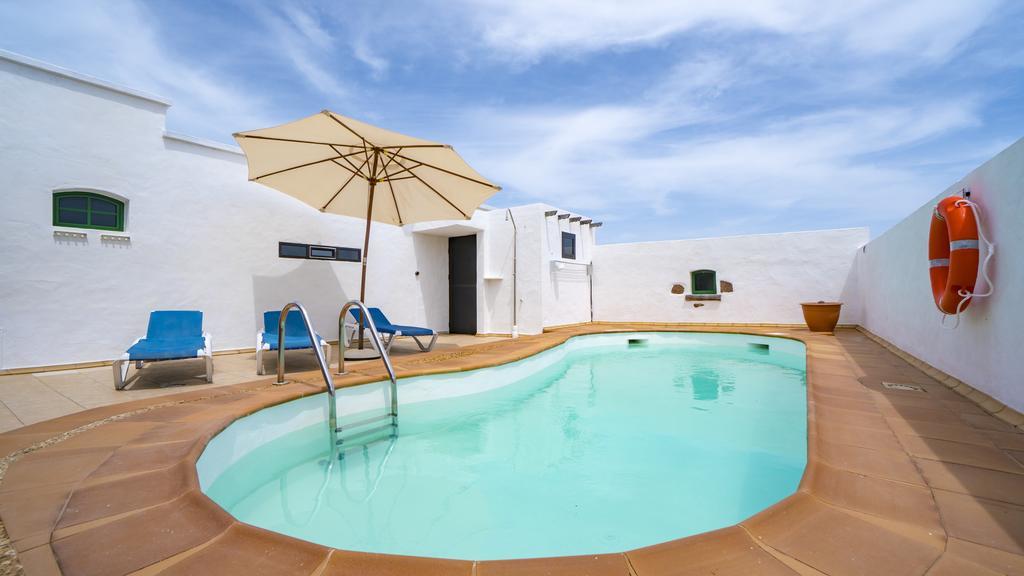 With Amazing Views, Jacuzzi And Private Pool Holiday home San Bartolome (Las Palmas)