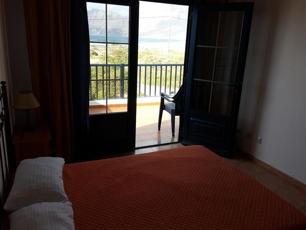 Red Star Surf & Yoga Camp Lanzarote Hostel