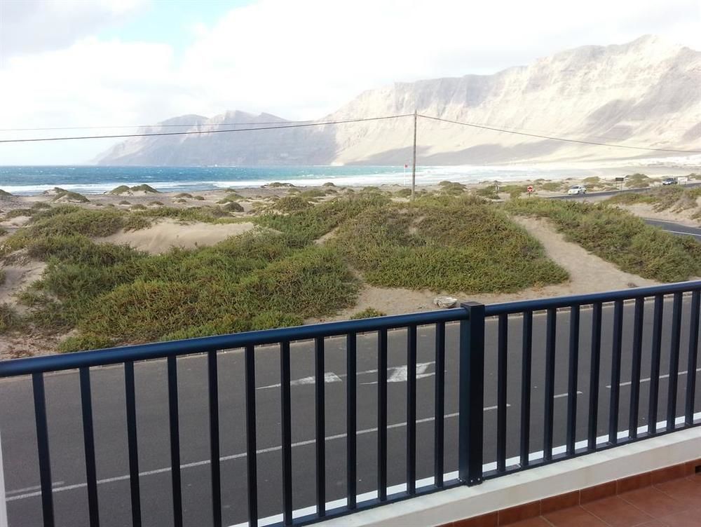 Red Star Surf & Yoga Camp Lanzarote *
