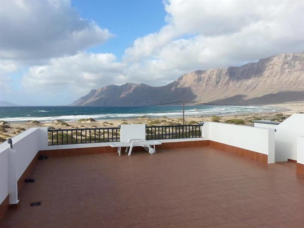 Red Star Surf & Yoga Camp Lanzarote Hostel Famara