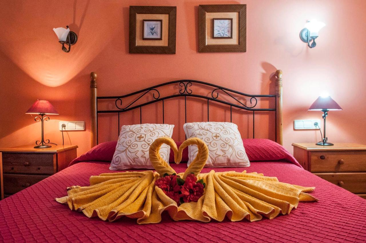 Villa Eslanzarote Rosa, Heated Pool, Jacuzzi, Super Wifi, Sat Tv